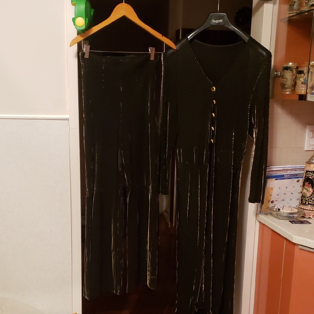 Italian ,Sofisticated Elegant Women's Black And Gold Set